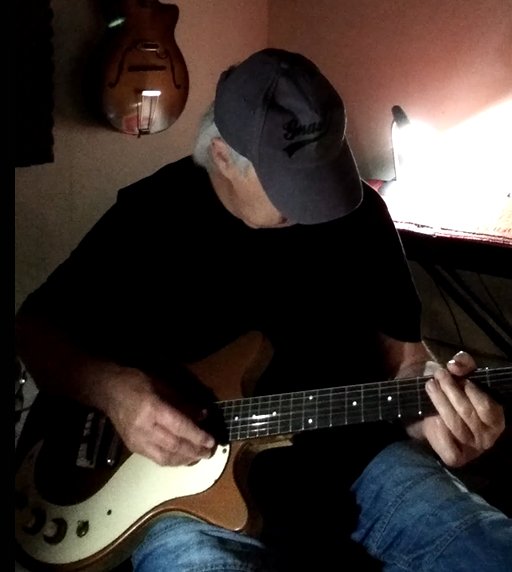 Mick Clarke and Danelectro - Dimples