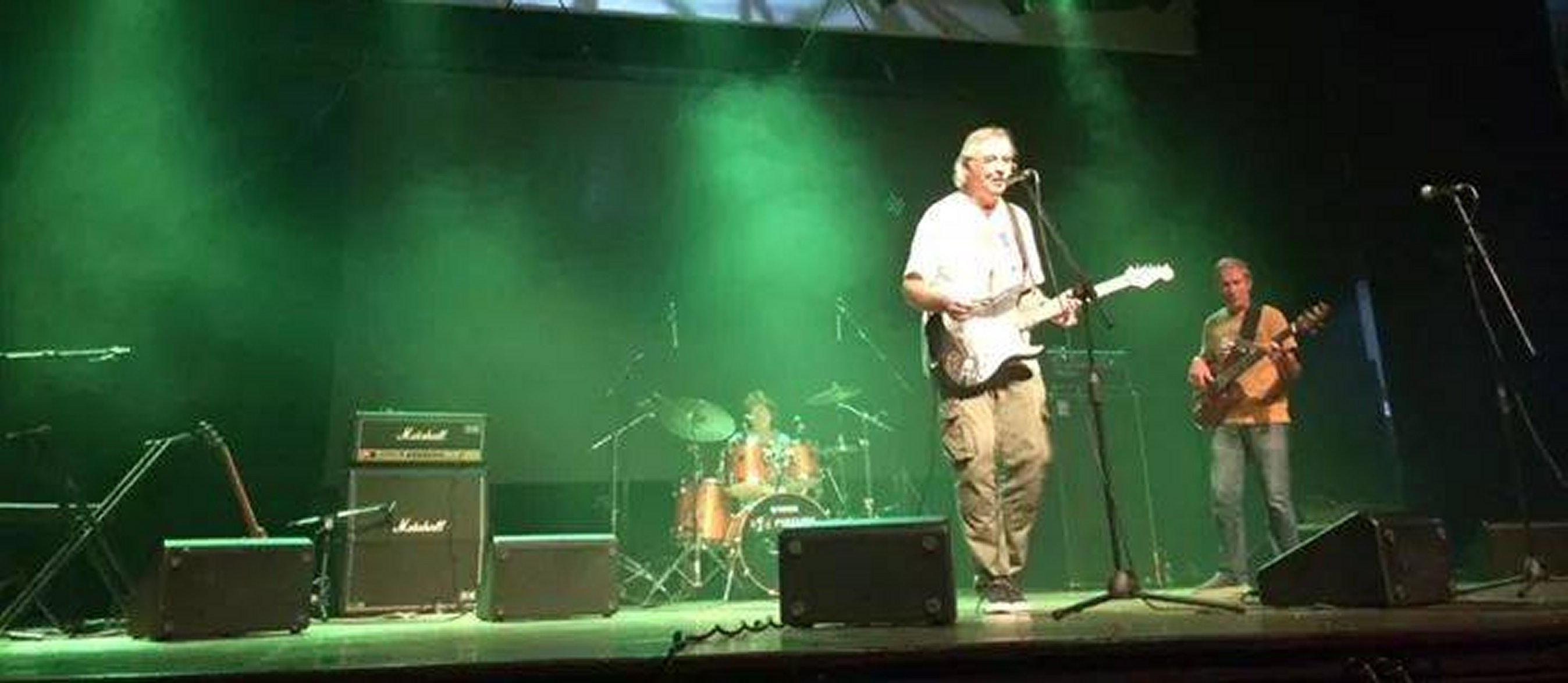 British blues guitarist Mick Clarke soundchecks at the Simply The Blues Festival, Mumbai India, 2014